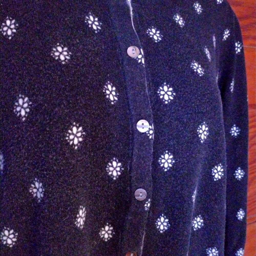 Basic Editions Cardigan - Picture 3 of 4